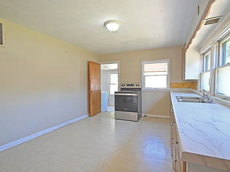 555 Wyoming Ave — Photo 14