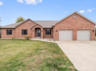 6716 Tower Heights Rd, Virden, IL 62690