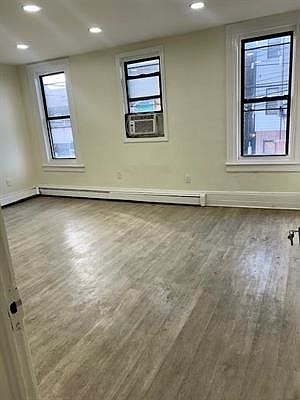 4th image of 356 Westside Ave #2