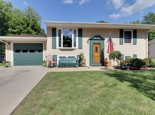 1315 Dogwood Ln, Bloomington, IL 61704