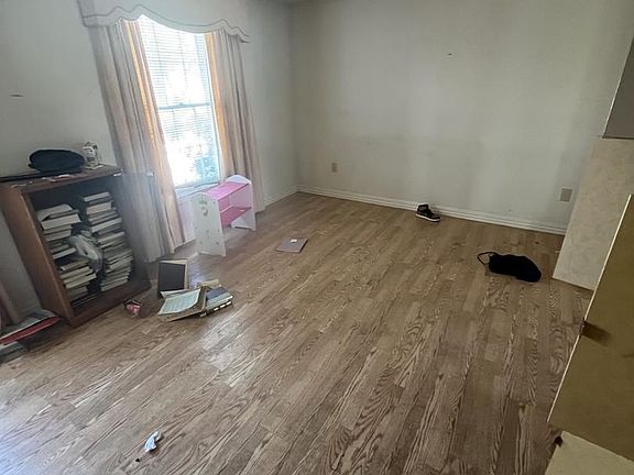 2nd image of 3015 24th St NE