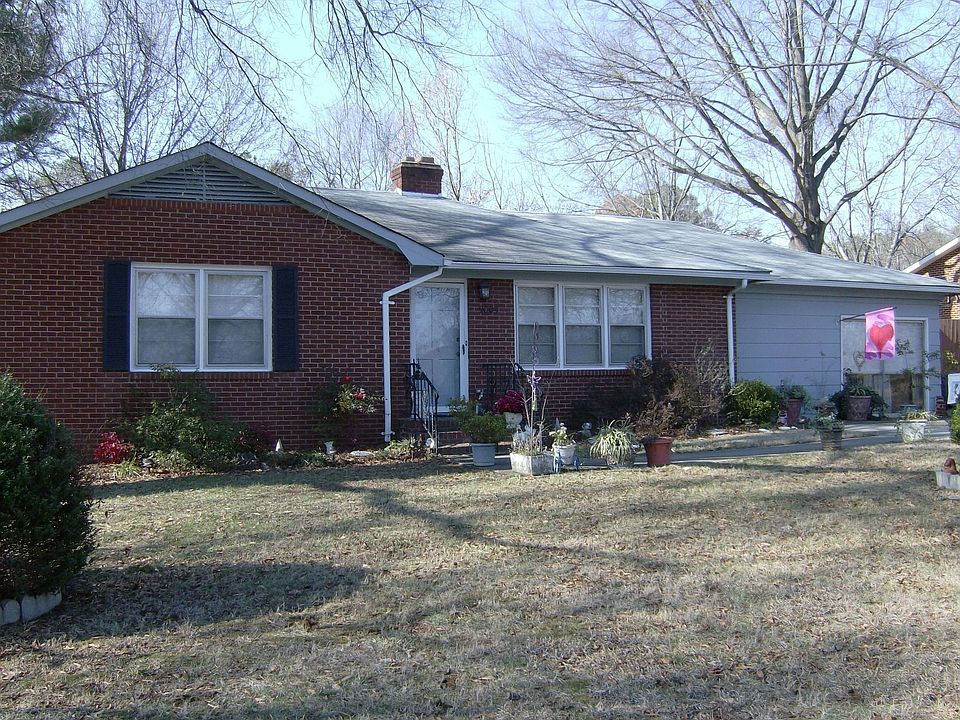 Beautiful lot - Fenced backyard