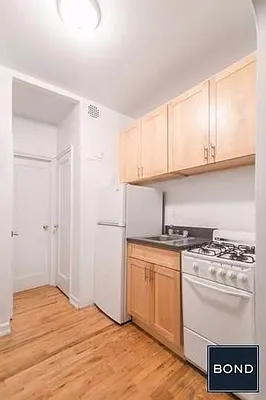 Rented by Bond New York | media 5