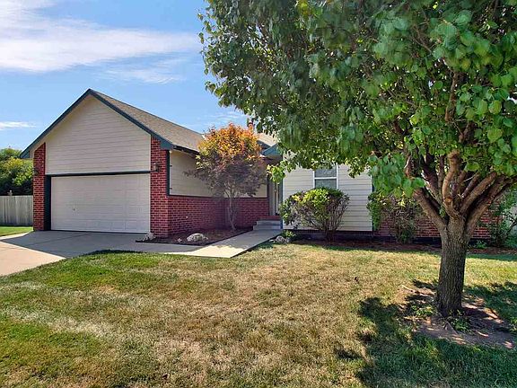 2nd image of 1835 N Lakeside Dr