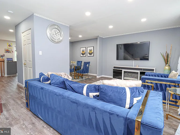 2426 Vineyard Ln — Photo 10