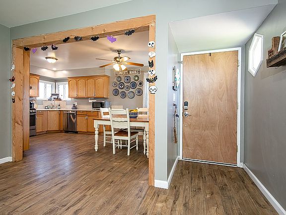 3rd image of 144 E Avenue L