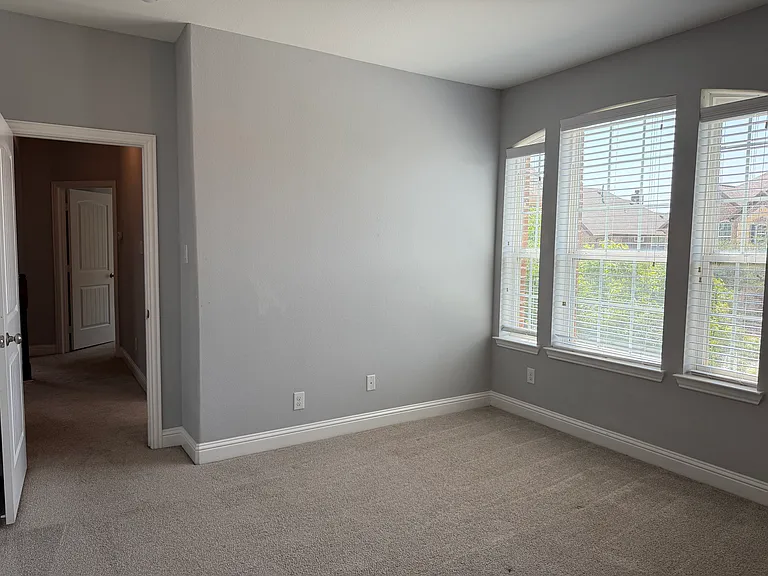 2417 Kingsgate Dr — Photo 42