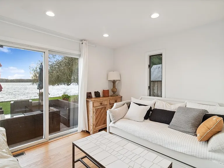 102 Mill Pond Ln — Photo 20
