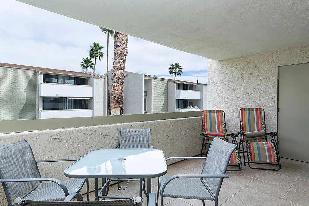 E La Verne Way, Palm Springs — Photo 4