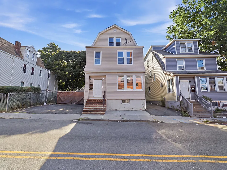 760 Grove St #3