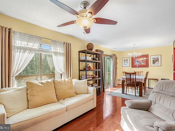 4th image of 2315 Glade Bank Way