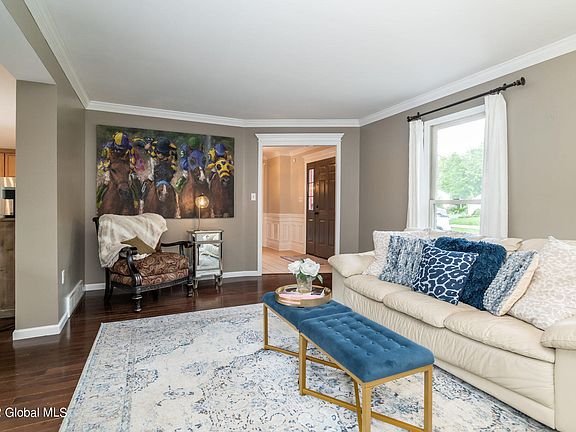 4th image of 15 Woods Way