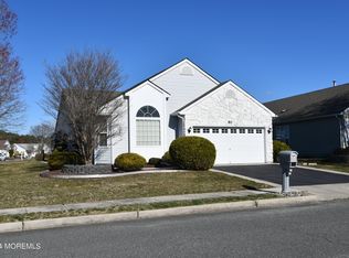 90 Woodstock Dr, Toms River, NJ 08757
