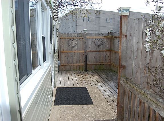 4th image of 1060 Bishop St