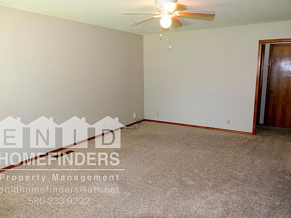 2nd image of 205 S Greenleaf Dr