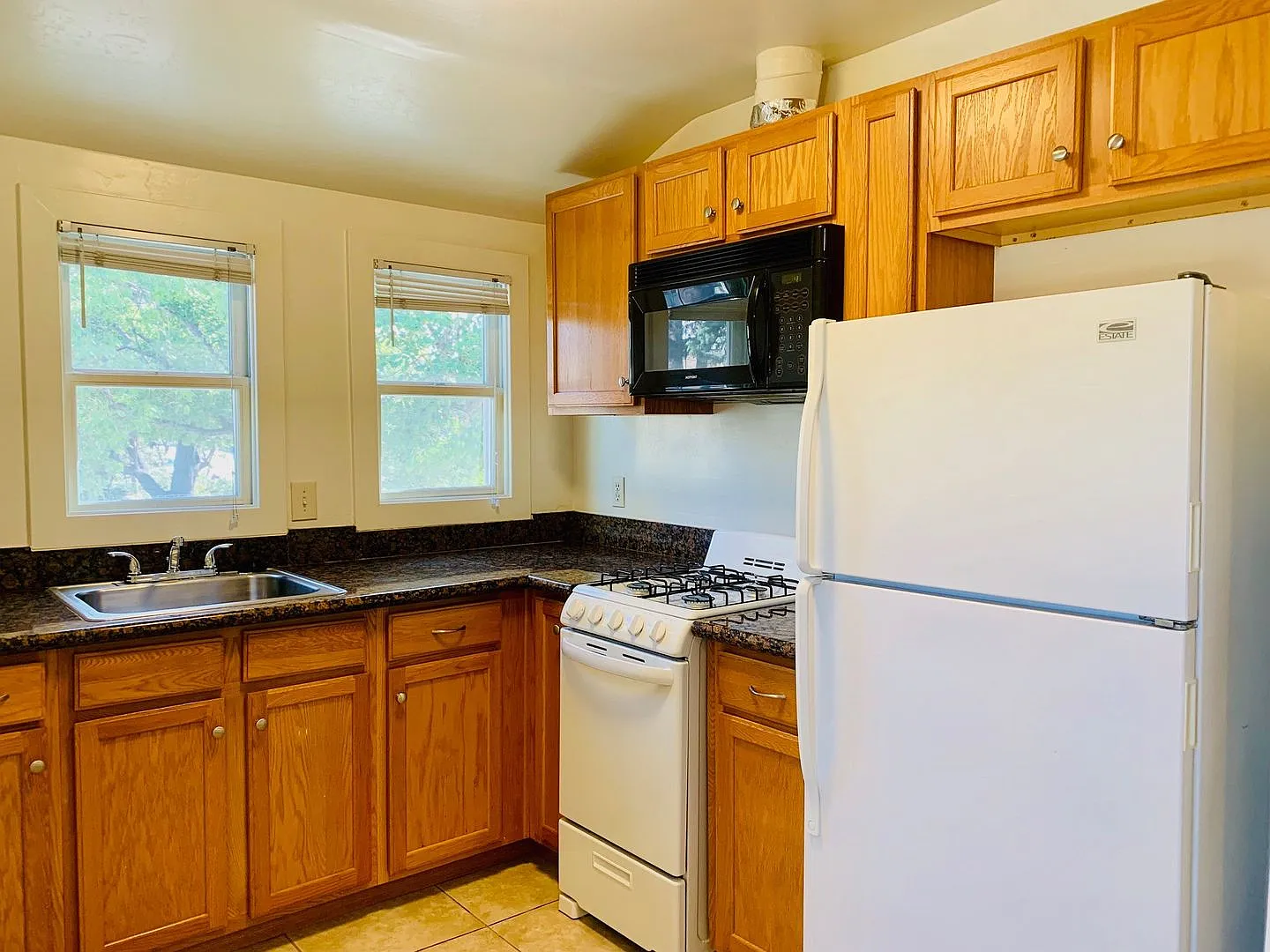 Lovely Downtown Studio - Available October - Only $1,595/mo! — Photo 4