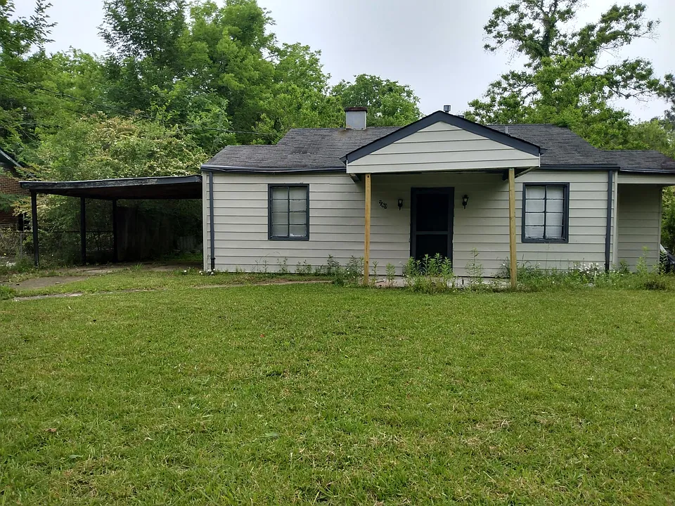 760 W April St