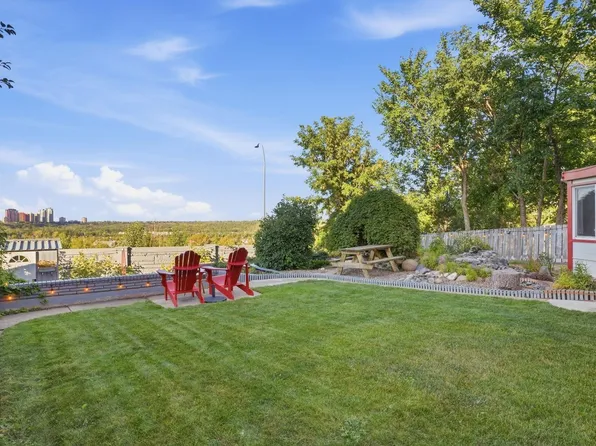 9520 95th Ave NW, Edmonton, AB T6C 2A4
