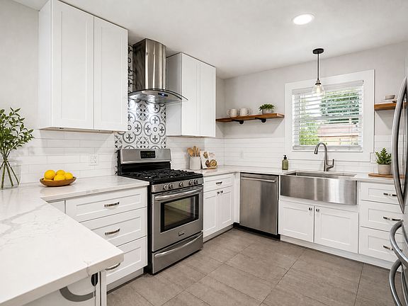 3rd image of 612 Booth Dr