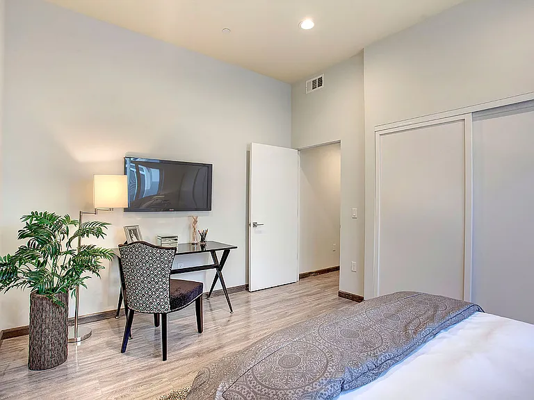 10815 Missouri Ave — Photo 3