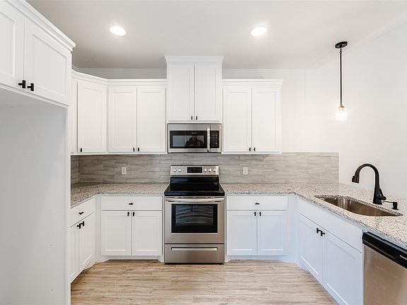 3rd image of 3618 Montego Blvd