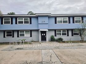 5838 Yellow Pine Ct, Jacksonville, FL