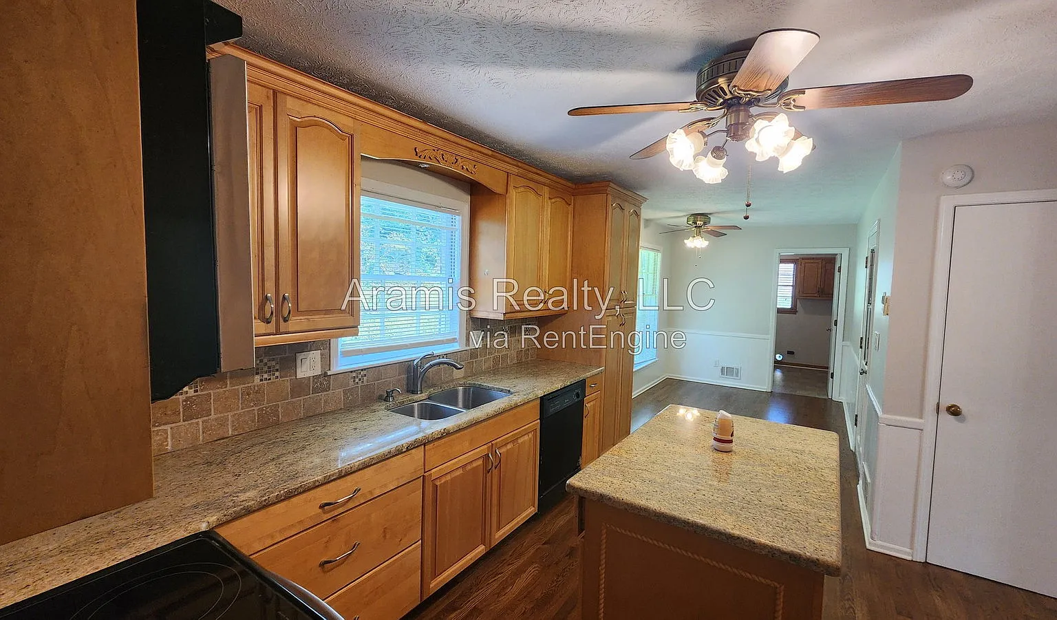 4 bed, 2.5 bath, 2687 sqft, $2,395 — Photo 3