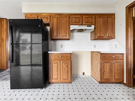 5th image of 105 Nancy St