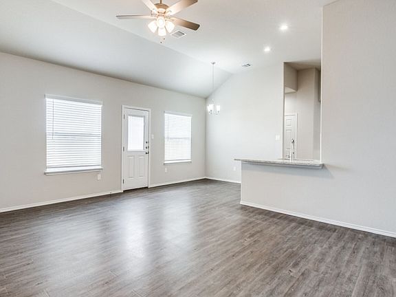 4th image of 355-357 Emma Dr