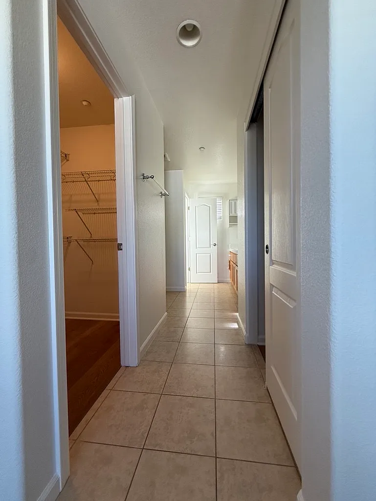 3 bed, 2.5 bath, 1351 sqft, $3,150 — Photo 3