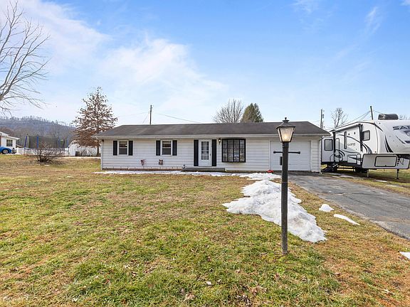 2nd image of 178 Indian Hills Cir