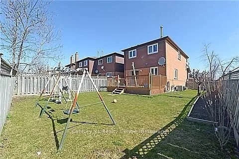 1 Dutch Cres N — Photo 11
