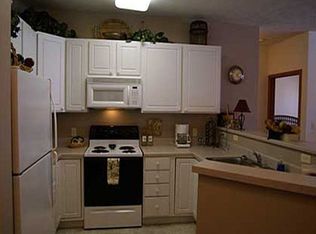 601 Lakeside Dr APT 204, Lincoln, NE 68528