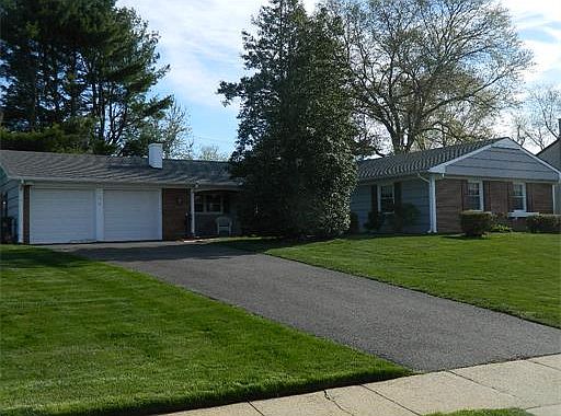 2nd image of 14 Mistletoe Dr