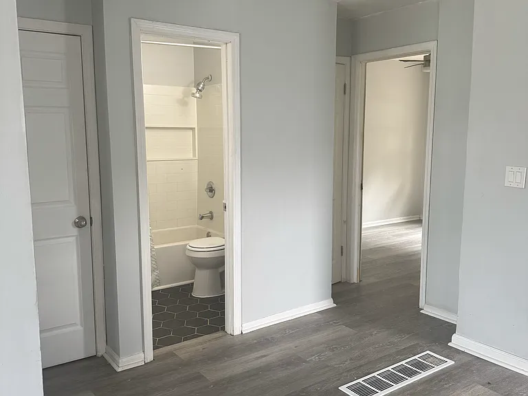 443 Wallace Ave #MAIN — Photo 14
