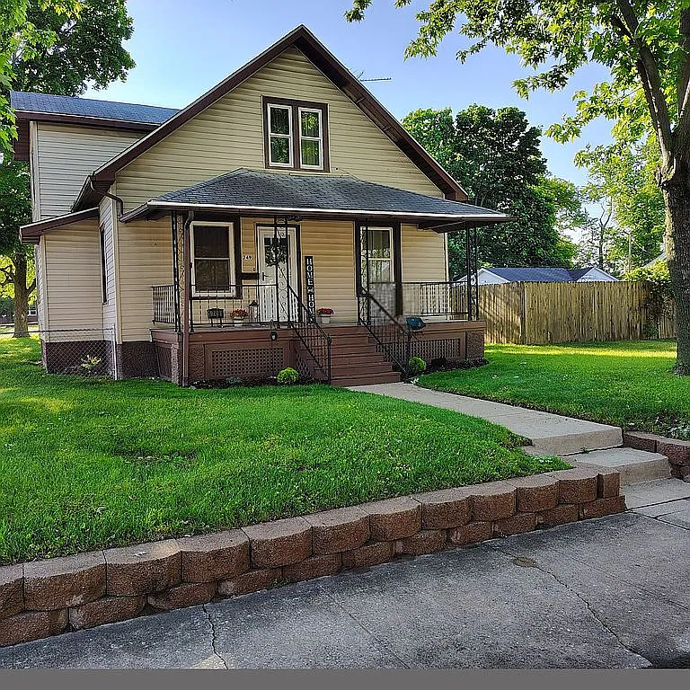 749 Condit St photo 1