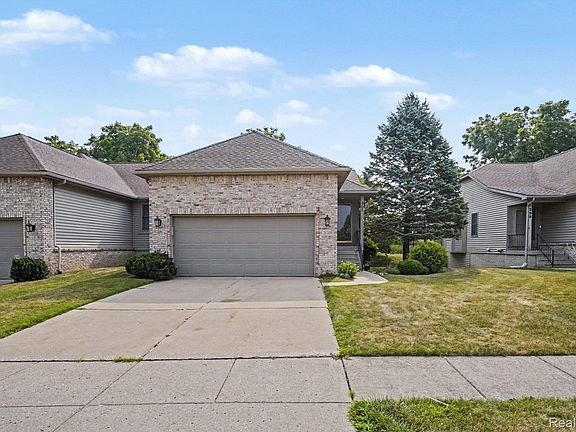 2nd image of 307 Creekwood Cir