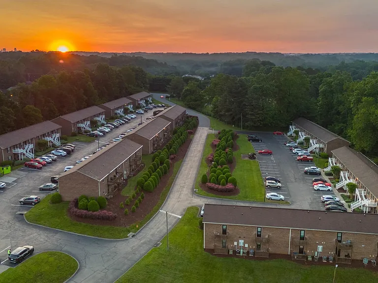 Foxcreek Apartments — Photo 22