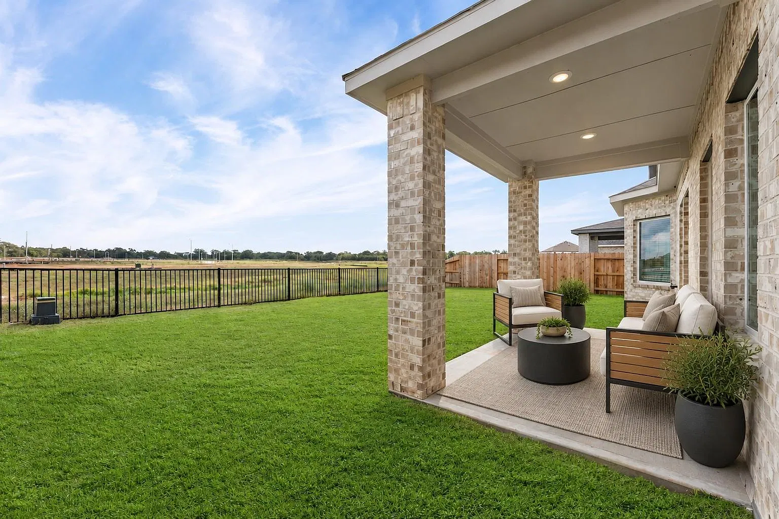 5 bed, 4.0 bath, 2958 sqft, $2,795 — Photo 2