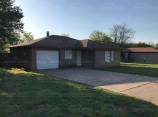 5911 Willow Branch Dr, Arlington, TX 76017