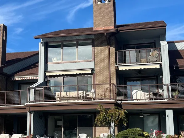3252 N Marina View Dr, Pt Clinton, OH 43452