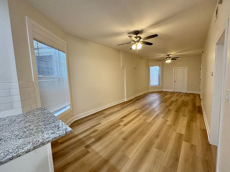 Living room / dining room area