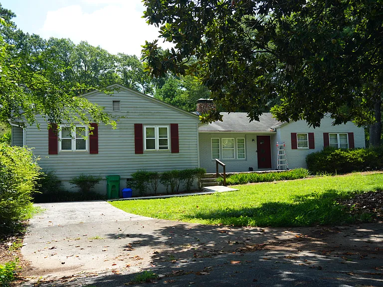 2037 Clairmont Rd — Photo 2