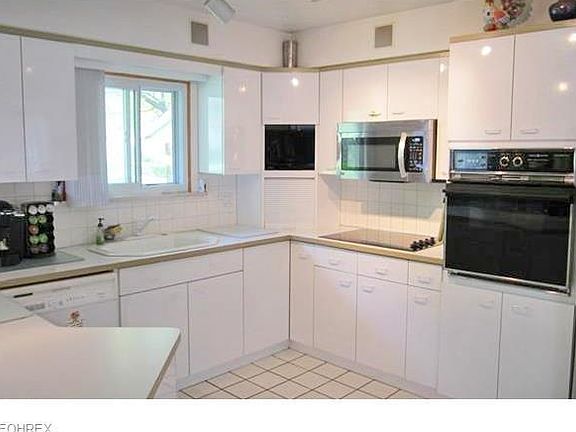 4th image of 2590 Deptford Dr