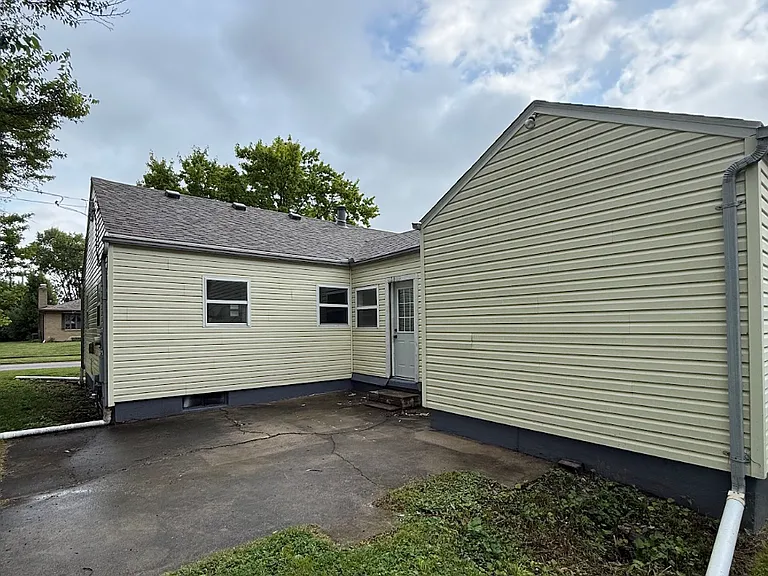 608 Schuyler Dr — Photo 15