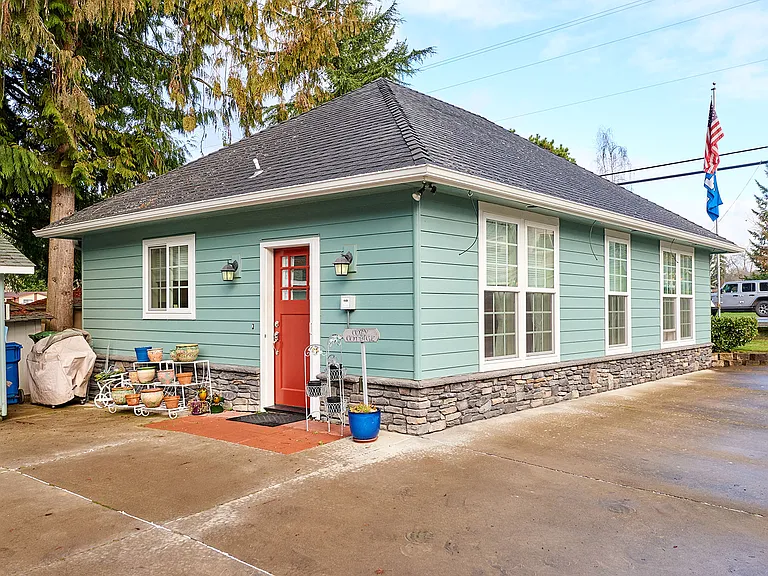 1328 S Water St — Photo 2