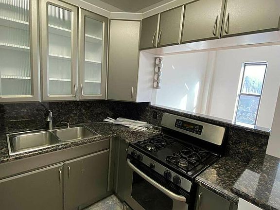 5th image of 47 Carroll St #1