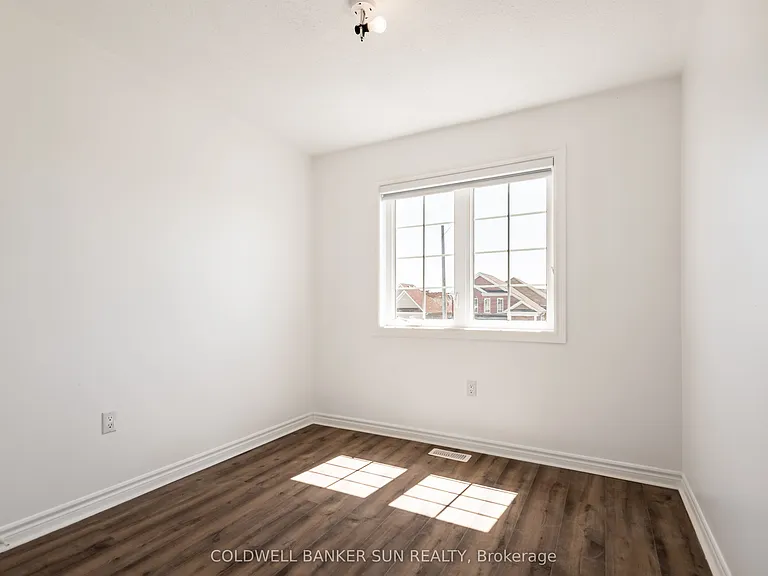 59 Todd Cres — Photo 18