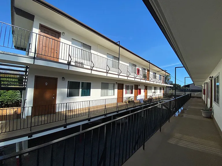 427 W Montecito St — Photo 13