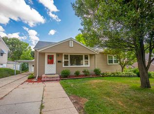 2715 Pelham Rd, Rockford, IL 61107